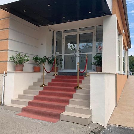 Only 15 Minutes To City Center, Free Secure Parking Budapest Bagian luar foto